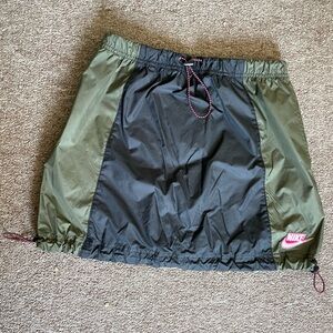 Nike icon clash color block skirt